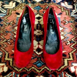 Orsilvia vintage red suede italian pumps 👠
